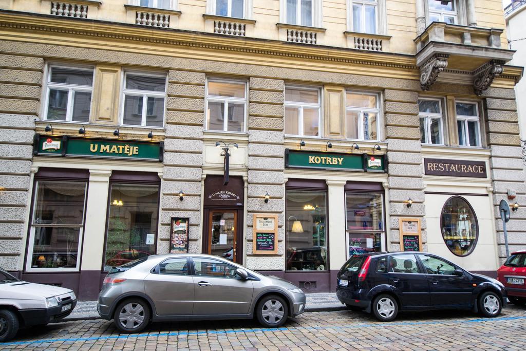 Ruterra Red Roofs View With Garage Apartment Prague Exterior photo