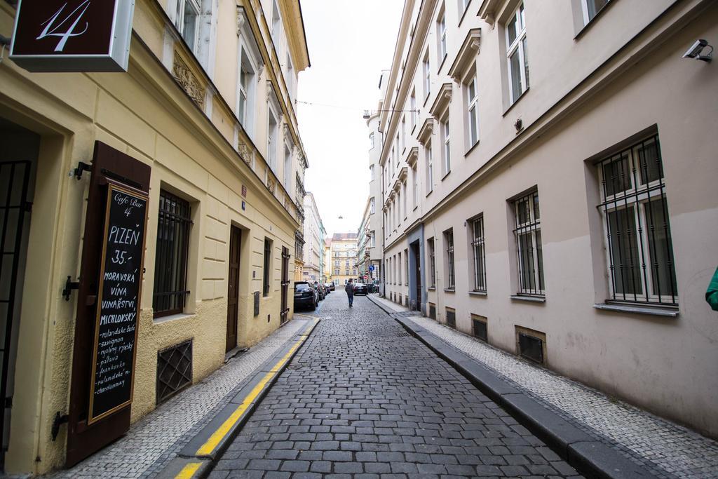 Ruterra Red Roofs View With Garage Apartment Prague Exterior photo