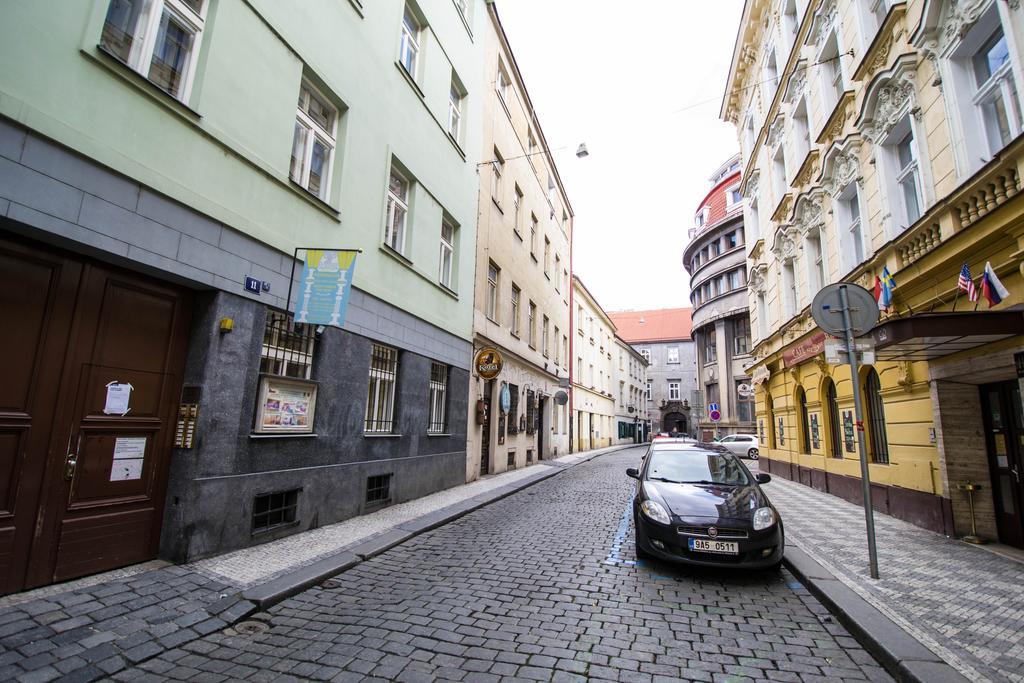 Ruterra Red Roofs View With Garage Apartment Prague Exterior photo