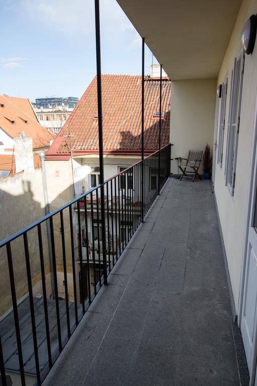 Ruterra Red Roofs View With Garage Apartment Prague Exterior photo